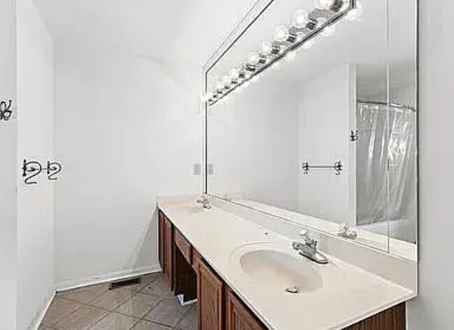 Building Photo - 4628 Fieldmoor Dr