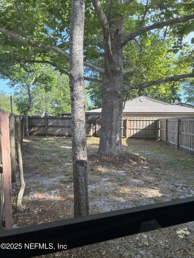 Building Photo - 2647 Sunrise Village Dr