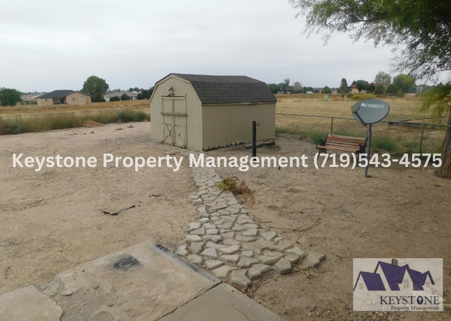 Building Photo - 879 S Bellflower Dr