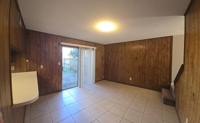 Building Photo - 106 Valencia Dr