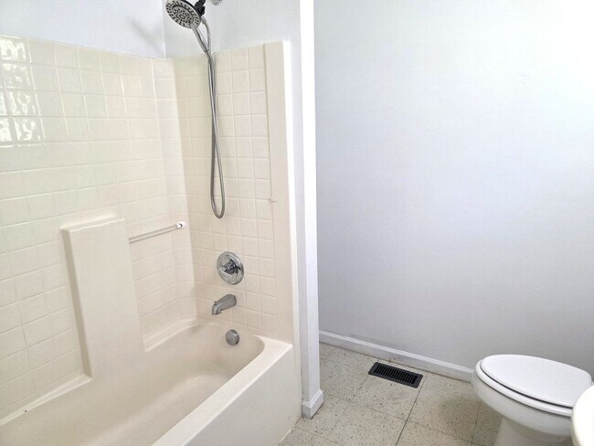Building Photo - 2 Bed 1 Bath House - Rolling Hill Rd Mount Airy