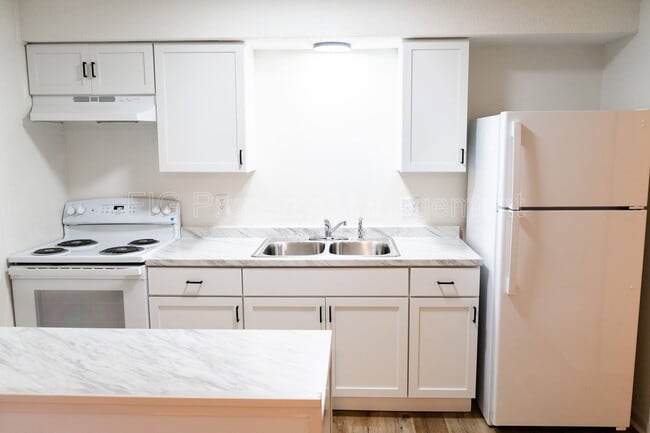 Building Photo - 3120 E Governor John Sevier Hwy