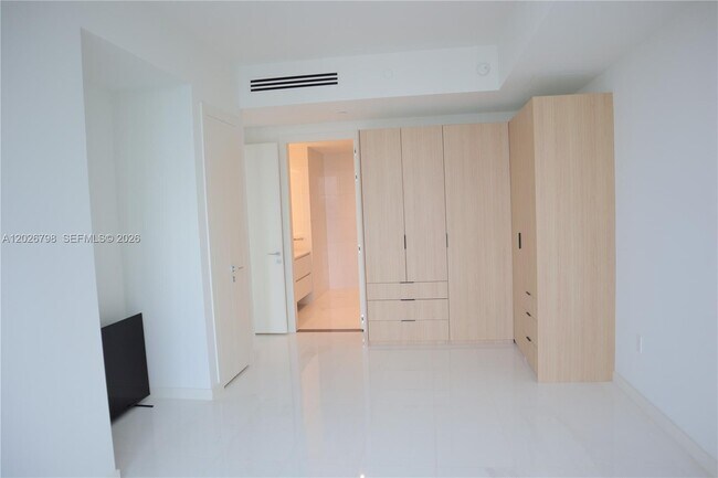 Building Photo - 300 Biscayne Blvd Way
