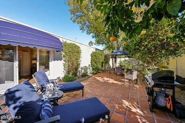 Building Photo - 8733 E Vía De Viva