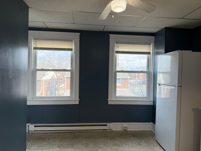 Building Photo - 839 E Walnut St