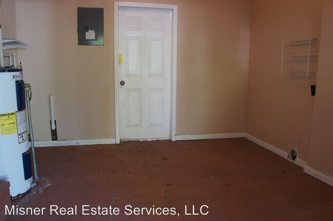 Building Photo - 3 br, 1 bath House - 413 NE 44th Street