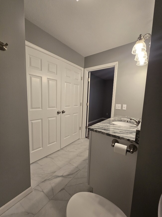 Building Photo - 1796 E Lake Mitchell Dr