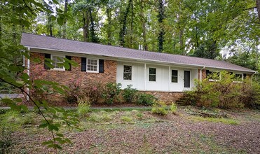Building Photo - Charming 3-bedroom, 2-bath traditional home situated less than two miles from Clemson University!