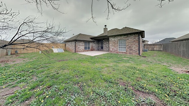 Building Photo - Fantastic 3 Bedroom 2 Bathroom Home in Moo...