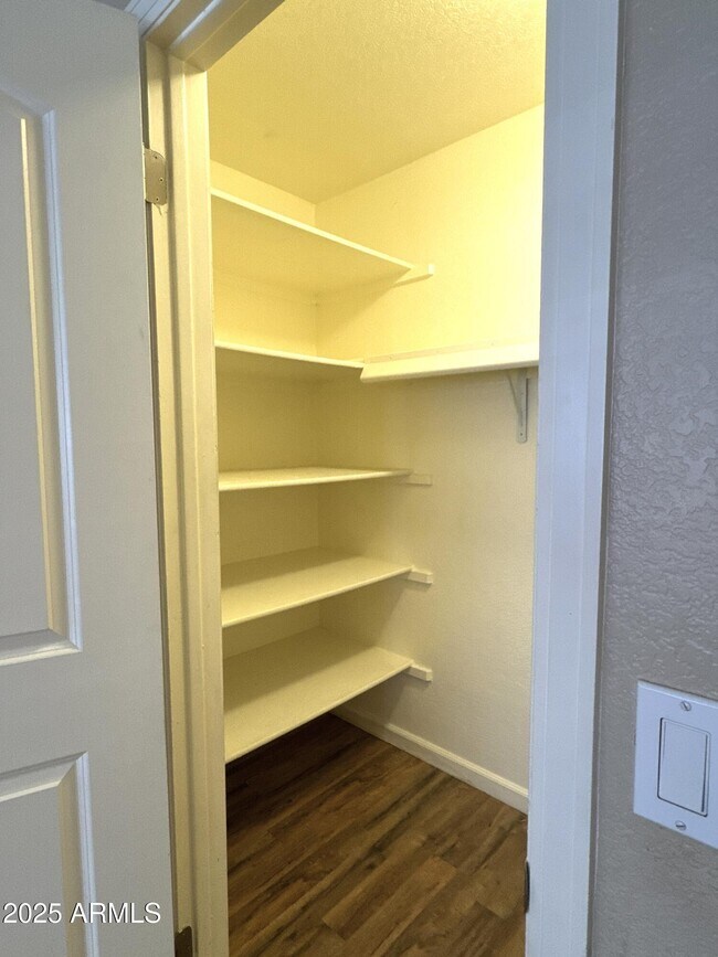Building Photo - 925 S Longmore