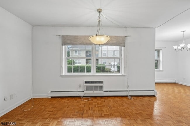 Building Photo - 135 S Maple Ave