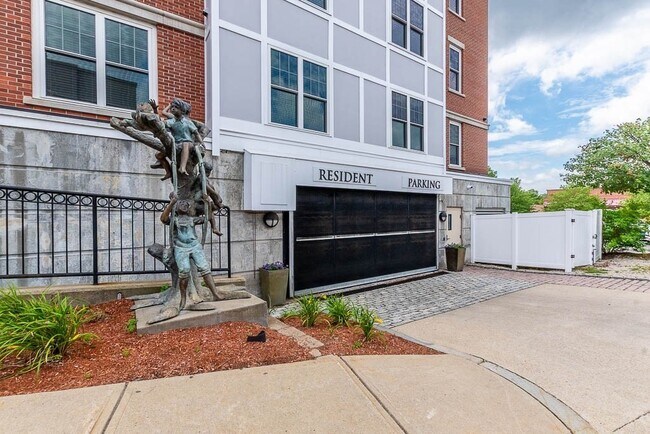 Building Photo - 446 Belgrade Ave