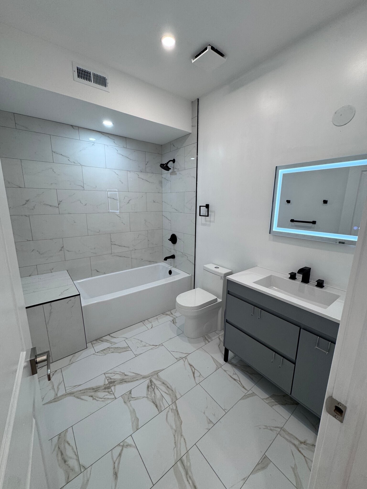 Building Photo - 647 N 16th St