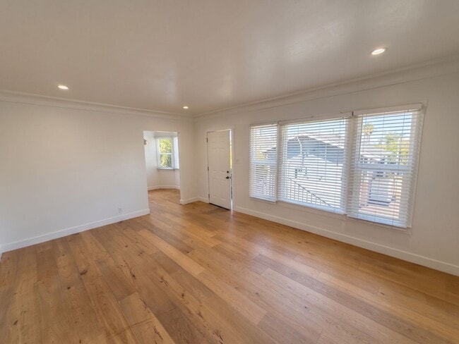Building Photo - 360 Parkman Ave