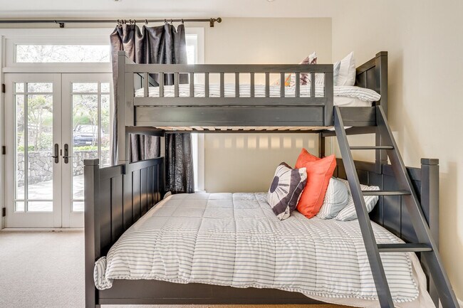 Building Photo - 6256 Dry Creek Rd