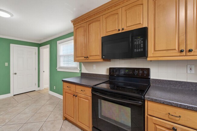 Building Photo - Spacious 5-Bedroom Home in Virginia Beach