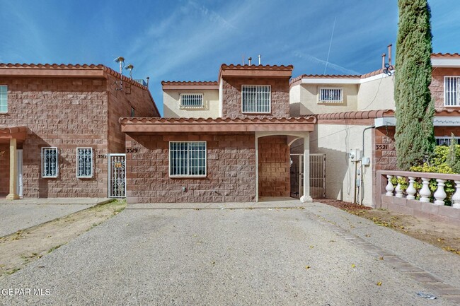 Primary Photo - 3519 Oasis Dr
