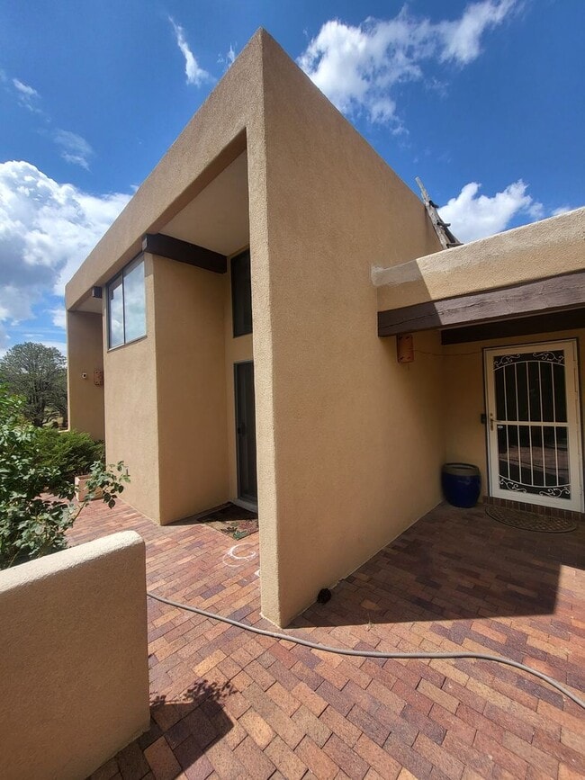 Building Photo - Sandia Heights Beauty 3 bedroom  2 bath