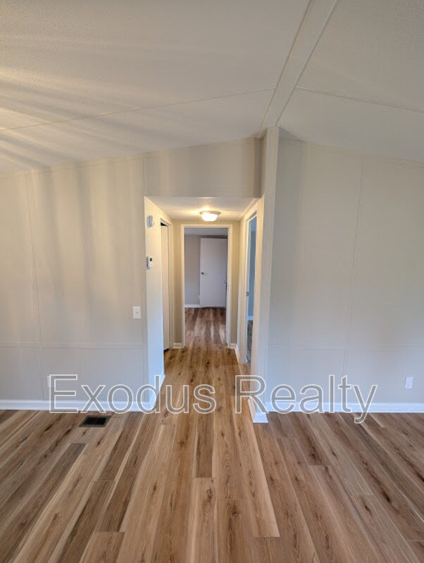 Building Photo - 45 Castle Wood