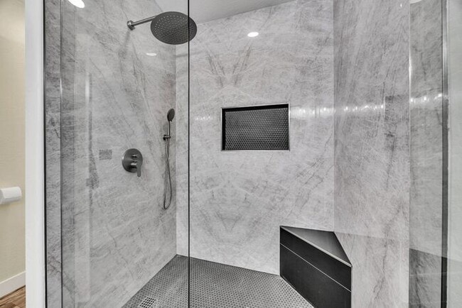 Building Photo - 3283 E Bonanza Rd