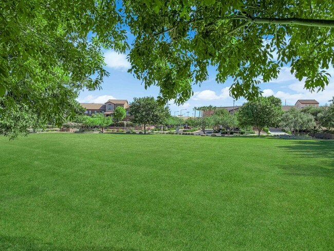 Building Photo - 2 Bed, 2.5 bath Townhome for rent in the h...