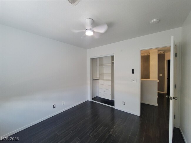 Building Photo - 2094 Silver Breeze Ave