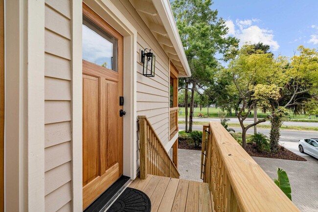 Building Photo - 28 W Castillo Dr