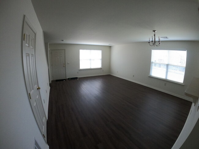Building Photo - 2121 Quail Hollow Dr