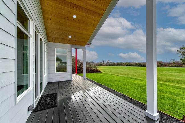 Building Photo - 514 Canal Dr NE