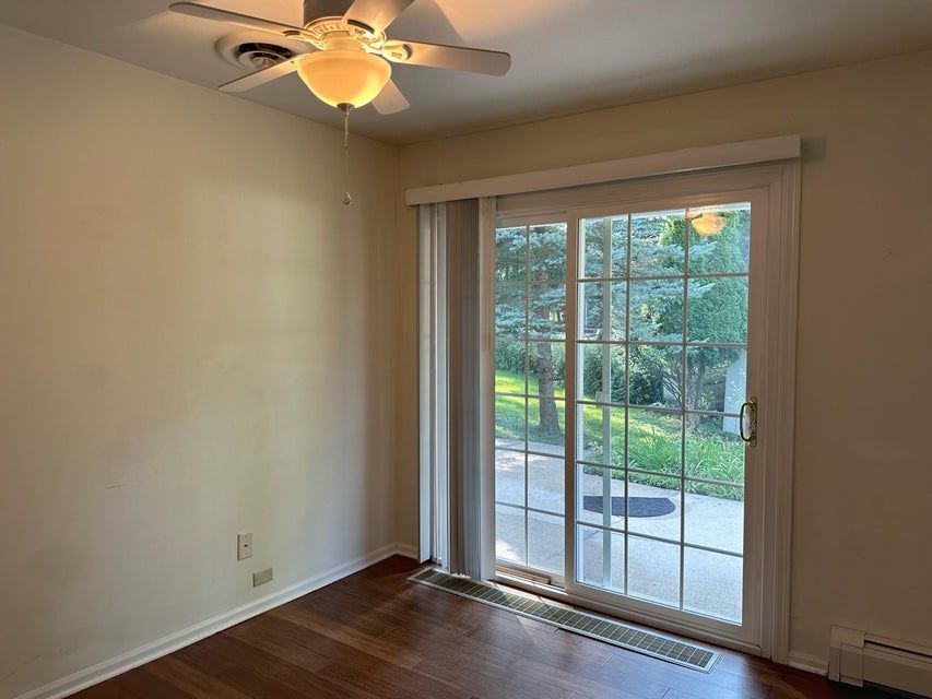 Building Photo - 856 Brickley Dr