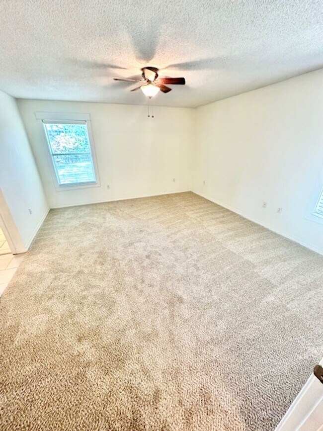 Building Photo - 1315 Forest Shore Dr