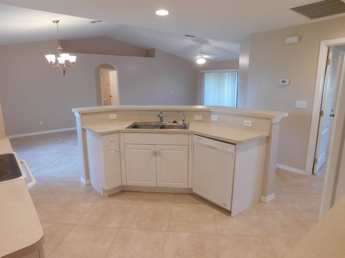 Building Photo - 4124 NE 8th Pl