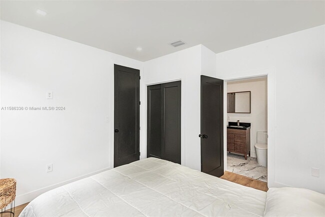 Building Photo - Fairway Drive, Miami Beach, FL 33141 - 3 B...