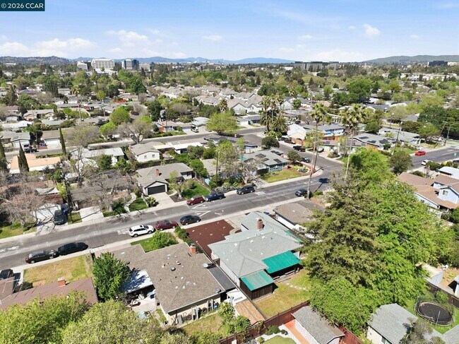 Building Photo - 1930 Sunshine Dr