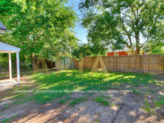 Building Photo - Adorable Remodeled 1 Bed/1 Bath Cottage! C...