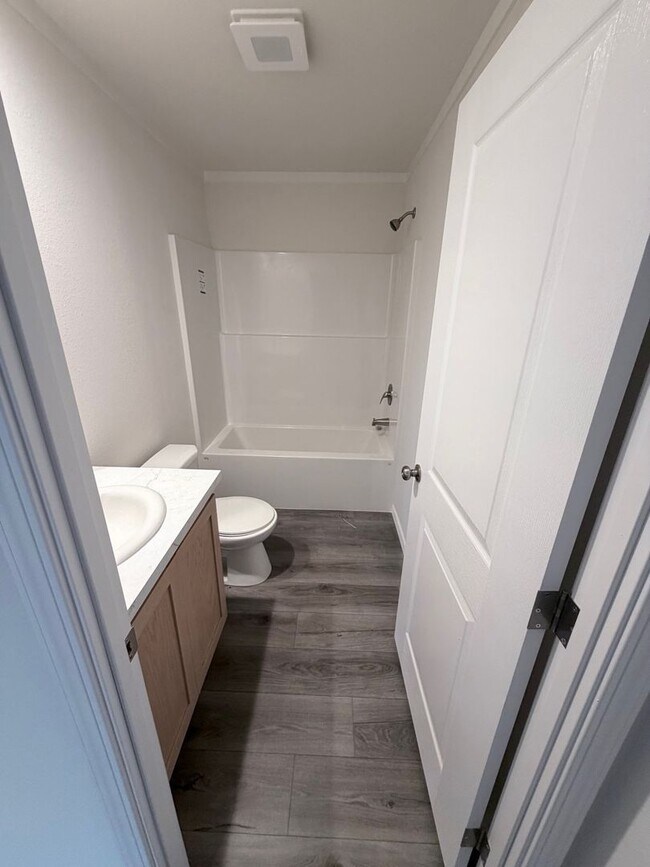 Building Photo - New 3 bedroom 2 bathrooms House on the outskirts of Stayton