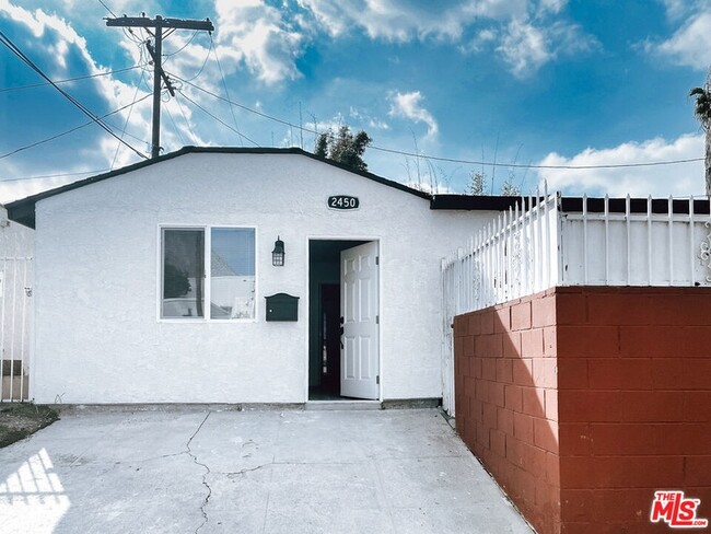 Building Photo - 2450 W 60th St