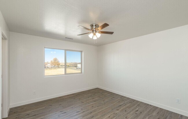 Building Photo - 7565 E Addis Ave