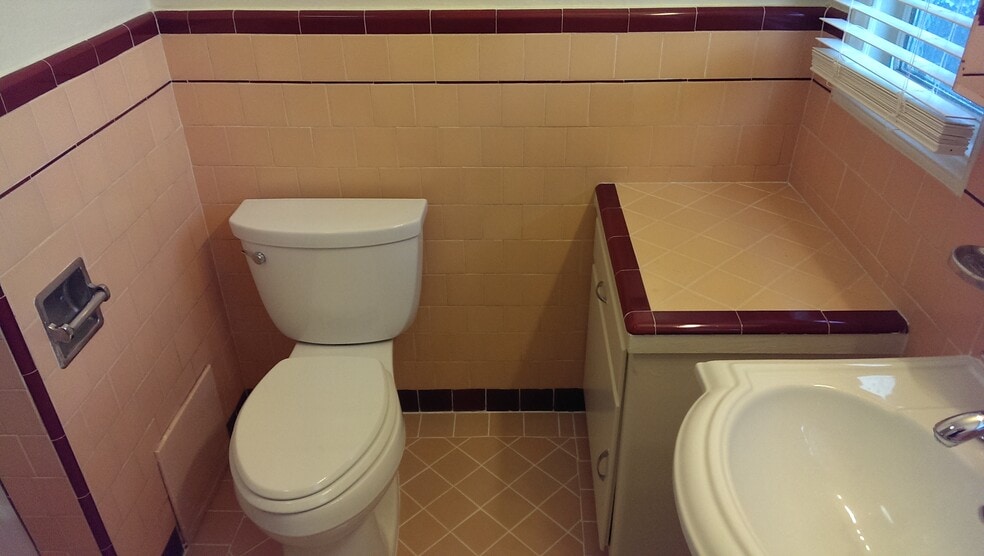 Primary Bathroom - 1226 S Longwood Ave