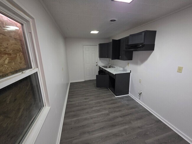 Building Photo - LIMITED TIME**1/2 OFF DEPOSIT**