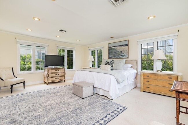 Building Photo - 155 Peruvian Ave