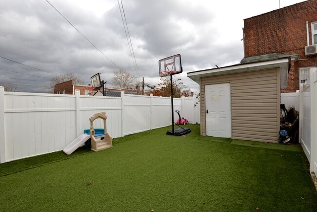 Building Photo - 174-06 Jewel Ave