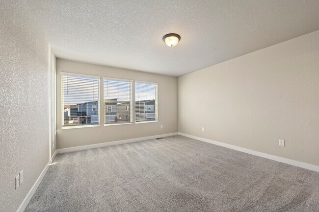 Building Photo - 11197 House Finch Ln