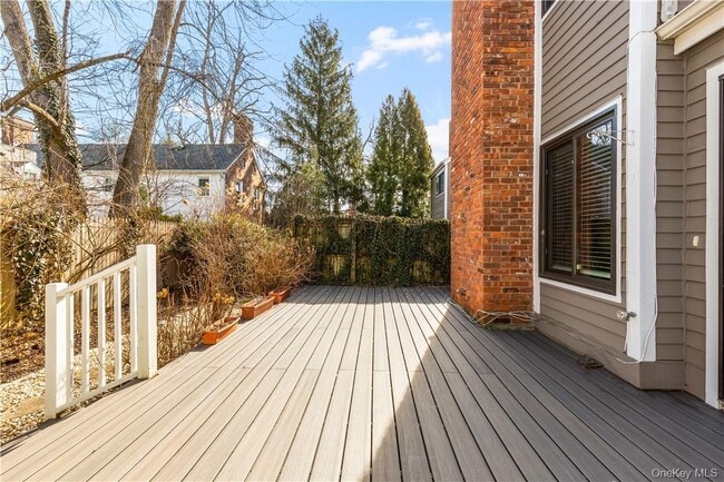 Building Photo - 50 Pondview Rd