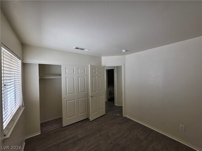 Building Photo - 8008 Dover Shores Ave