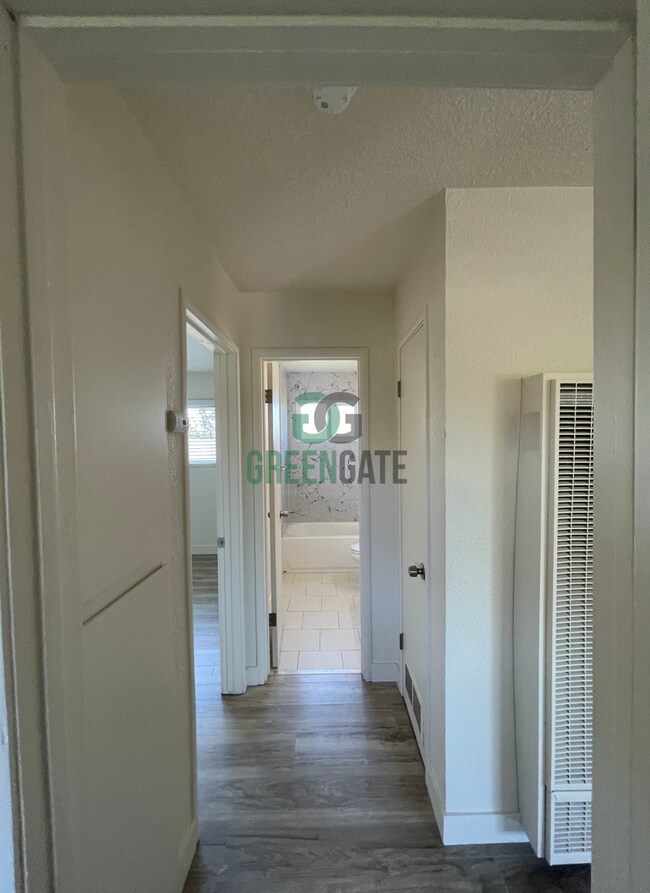 Building Photo - 325 W H St