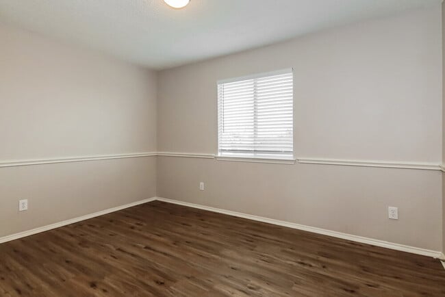 Building Photo - 813 Post Oak Trail