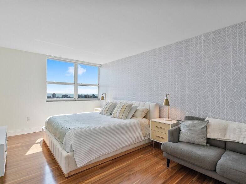 Building Photo - 650 West Ave