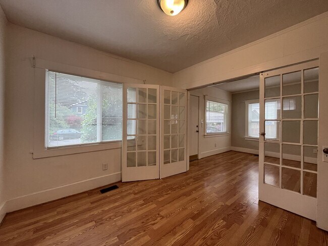 Building Photo - Bright and Open Home with Flexible Living Spaces and an Expansive Backyard