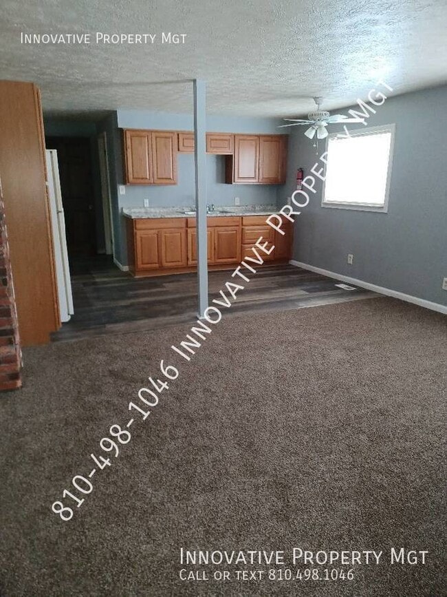 Building Photo - 1124 W Bergin Ave